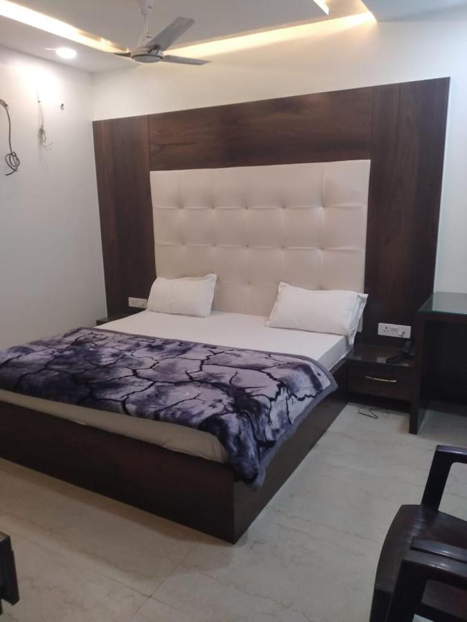 Hotel Uday Raj By Wb Inn Агра Экстерьер фото